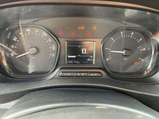 Salon PL ProAce 9 osobowy Czujniki parkowania 150KM