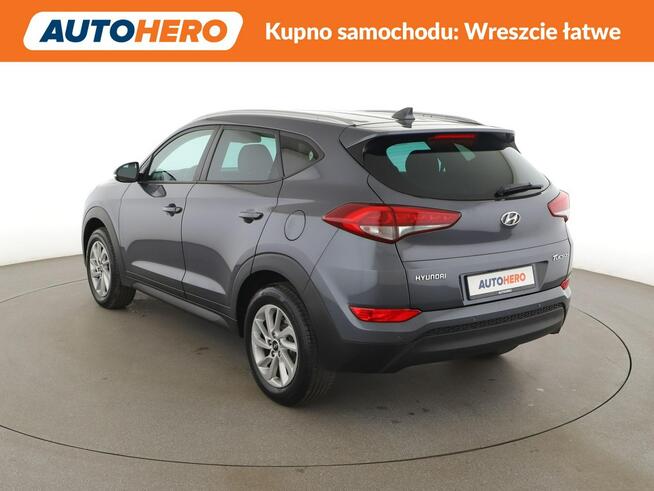 Hyundai Tucson navi klima auto grzane fotele kamera i czujniki parkowania