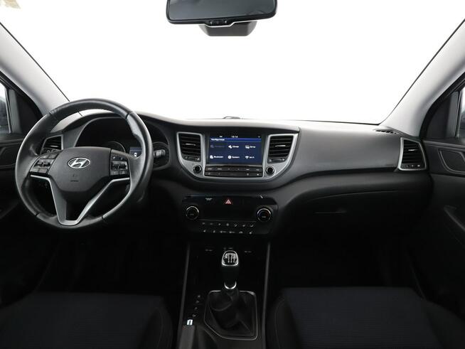 Hyundai Tucson navi klima auto grzane fotele kamera i czujniki parkowania
