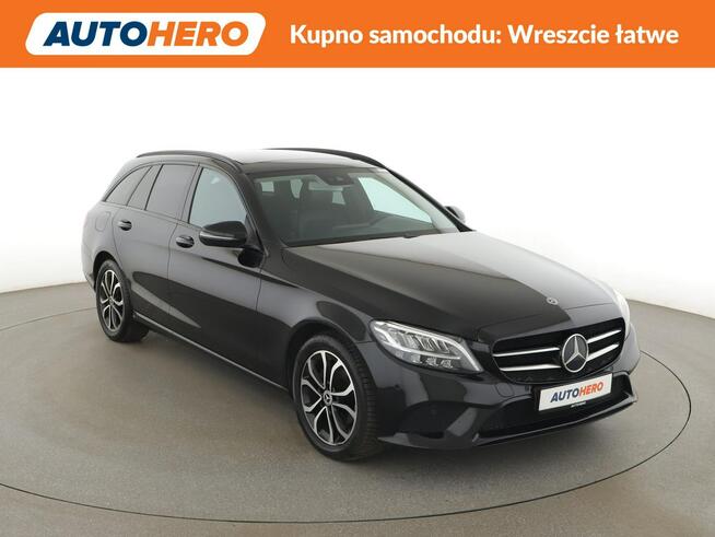 Mercedes C 180 Avantgarde automat panorama navi grzane fotele kamera LED