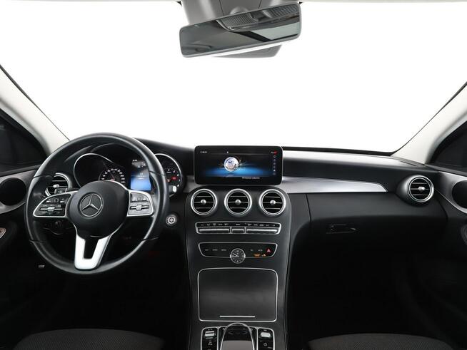 Mercedes C 180 Avantgarde automat panorama navi grzane fotele kamera LED