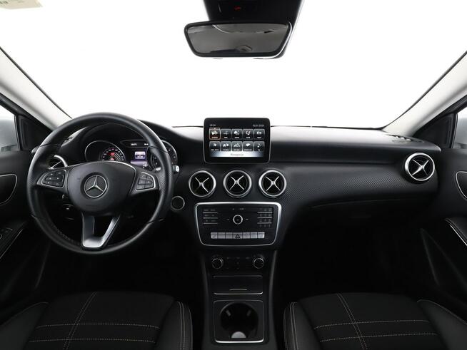 Mercedes A 180 automat półskóra full LED navi tempomat grzane fotele