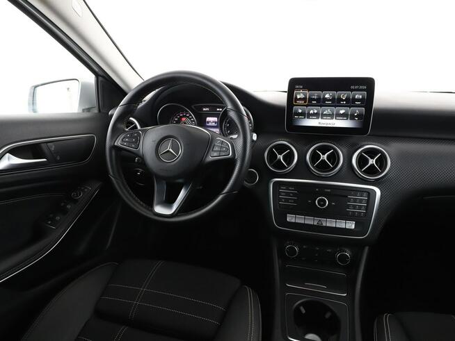 Mercedes A 180 automat półskóra full LED navi tempomat grzane fotele