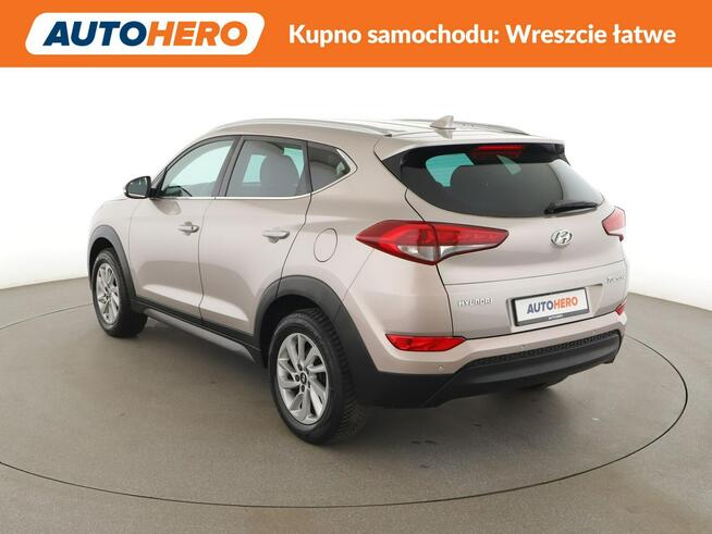 Hyundai Tucson navi klima auto grzane fotele kamera i czujniki parkowania