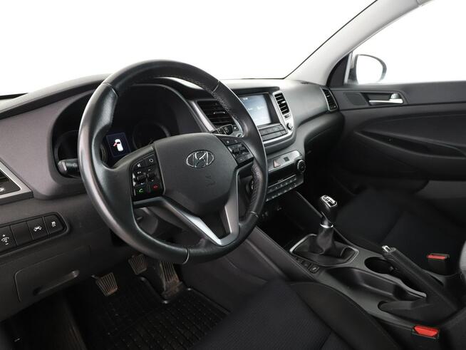 Hyundai Tucson navi klima auto grzane fotele kamera i czujniki parkowania