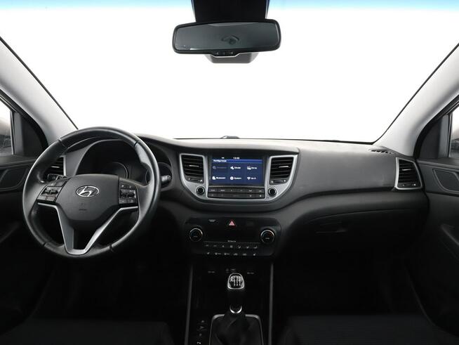 Hyundai Tucson navi klima auto grzane fotele kamera i czujniki parkowania