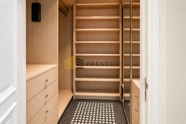 Qubik Mokotow prestige design security 24/7