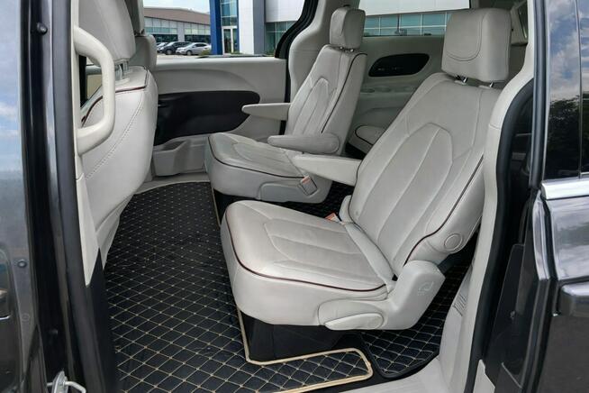 Pacifica 2020 w wersji Limited 7 miejsc silnik 3.6 V6 90 brutto