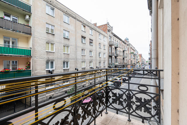 Kawalerka z balkonem na 1 piętrze