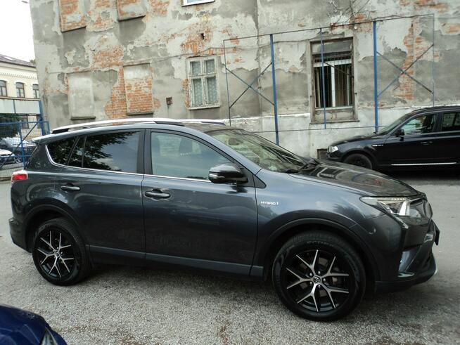 Toyota RAV-4 sprzedam ładną TOYOTE RAF-4 z 2017r HYBRYDA+benz 155KM udziela.GW