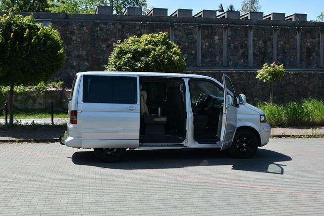 Volkswagen Multivan T5 2.5TDi 131KM 2005r. Climatronic Stolik Kamera HAK 2xdrzwi POLECAM
