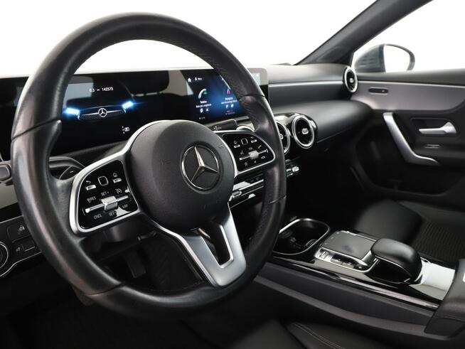 Mercedes A 200 automat full LED półskóra navi grzane fotele kamera i czujniki parkowa