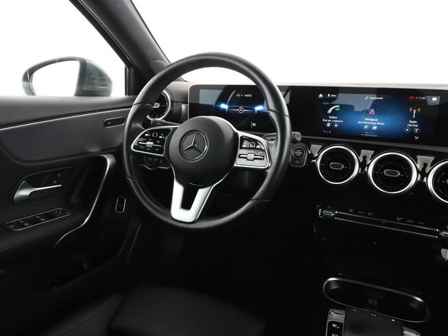 Mercedes A 200 automat full LED półskóra navi grzane fotele kamera i czujniki parkowa