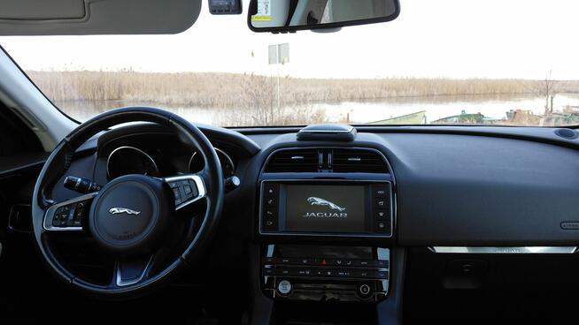 JAGUAR F-PACE W BARDZO BOGATEJ WERSJI PRESIGE