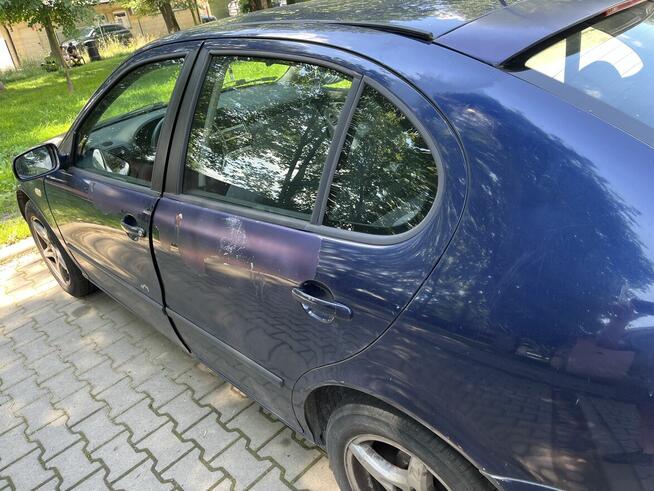Syndyk sprzeda z wolnej ręki samochód osobowy Seat Leon