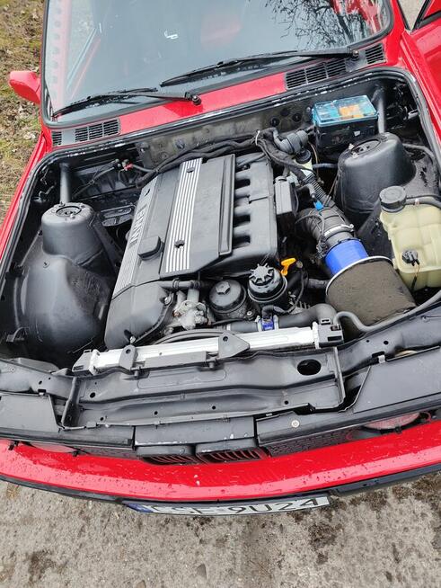 RESTMOD BMW E30 325i z nutką motosportu