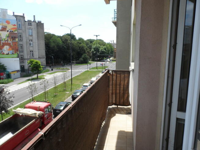Uniwersytecka 22/30 wynajmę kawalerkę z balkonem i kuchnią