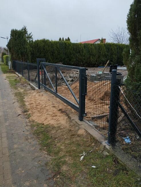 Ogrodzenie panelowe z montażem
