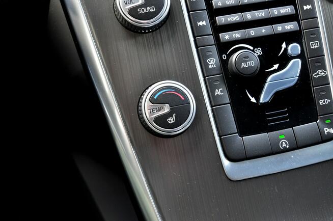 Volvo XC 60 2,0 181KM D4 Lift Led Automat Navi Skóra Parktronik