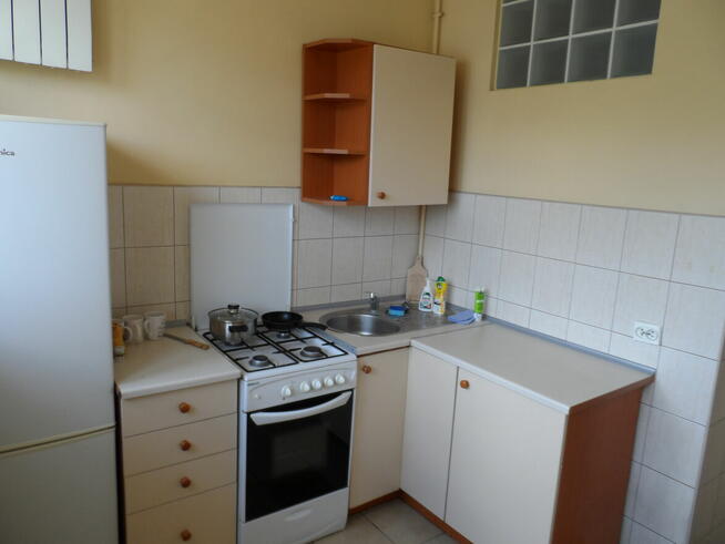 Uniwersytecka 22/30 wynajmę kawalerkę z balkonem i kuchnią