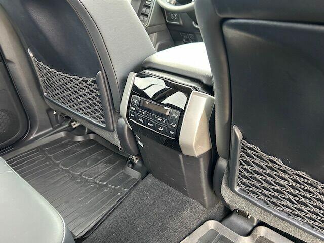 Toyota Land Cruiser LC 2.8 D-4D Invincible bezwypadkowa srew