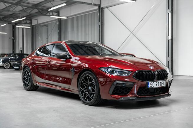 BMW M8 Competition. Salon Polska. Aventurine Red Individual.