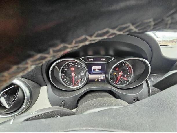 Syndyk sprzeda Mercedes-Benz CLA 200 MR’16 E6 117