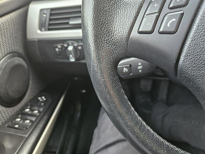 BMW 318 Nawigacja / Podgrzewane fotele / Klimatronic / Parctronic x 2 / itd.