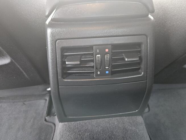 BMW 318 Nawigacja / Podgrzewane fotele / Klimatronic / Parctronic x 2 / itd.