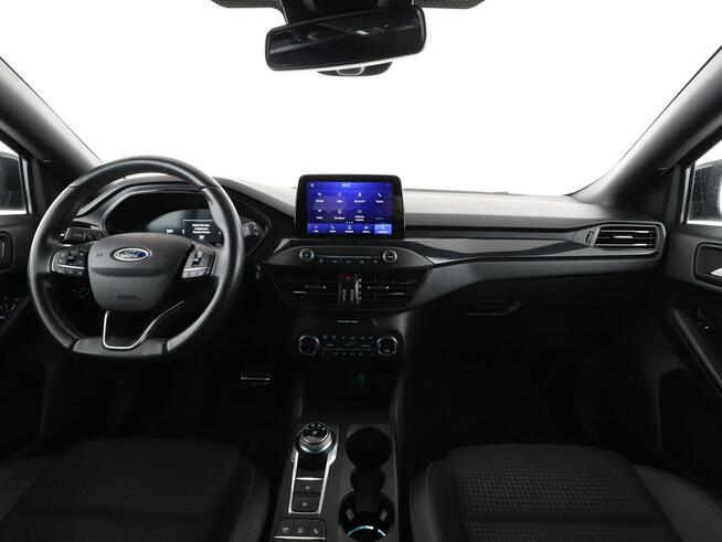 Ford Focus automat full LED skóra virtual cocpit navi klima auto grzane fotele ka