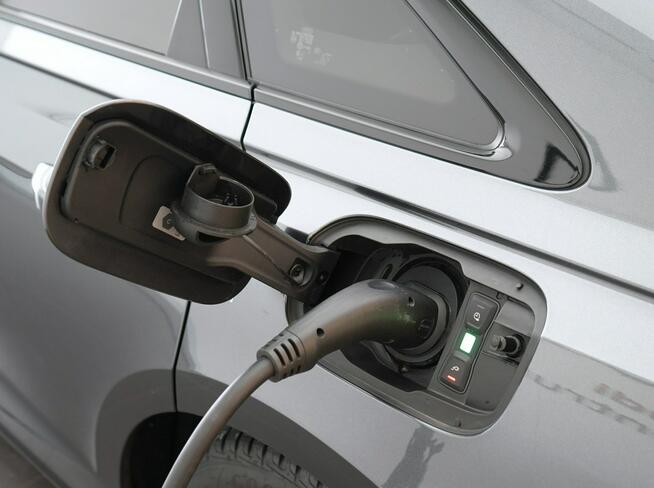 Audi A8 60TFSI e Quattro Long S-LINE B&O Oś Skrętna MatrixDigital HeadUp