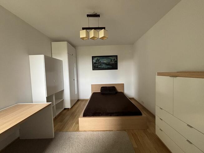 3 pokojowe z dużym balkonem (55,5m2, 2012r)