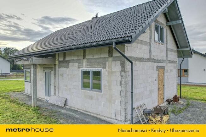 Solidny dom rodzinny na płaskiej działce 10 arów