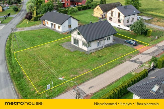 Solidny dom rodzinny na płaskiej działce 10 arów
