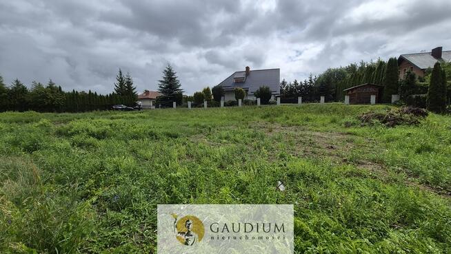 Działka budowlana 854 m², media w drodze, asfalt