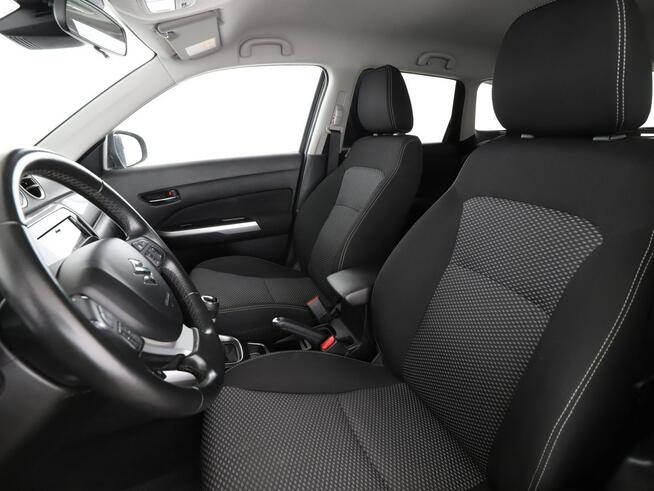 Suzuki Vitara mHEV klima auto grzane fotele kamera cofania