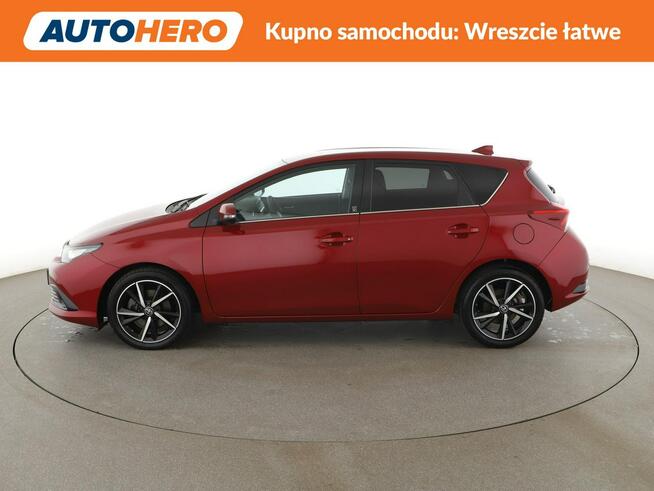 Toyota Auris HEV navi klima auto grzane fotele kamera i czujniki parkowania