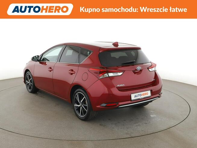 Toyota Auris HEV navi klima auto grzane fotele kamera i czujniki parkowania