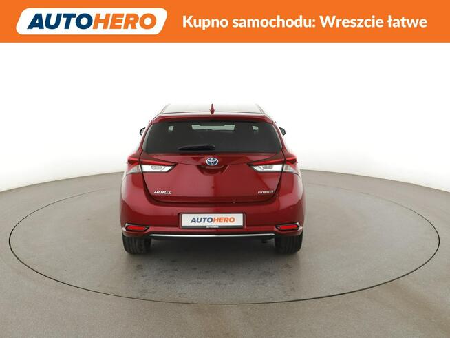 Toyota Auris HEV navi klima auto grzane fotele kamera i czujniki parkowania
