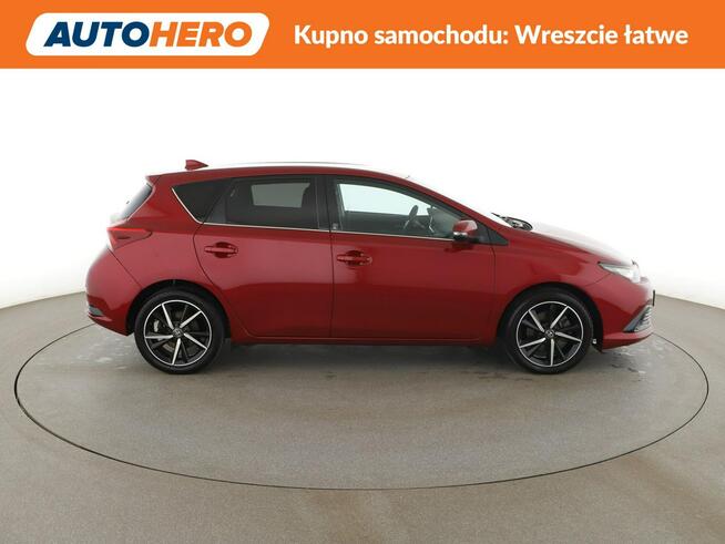 Toyota Auris HEV navi klima auto grzane fotele kamera i czujniki parkowania