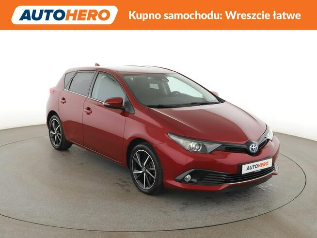 Toyota Auris HEV navi klima auto grzane fotele kamera i czujniki parkowania