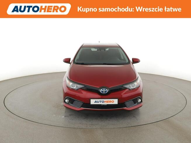 Toyota Auris HEV navi klima auto grzane fotele kamera i czujniki parkowania