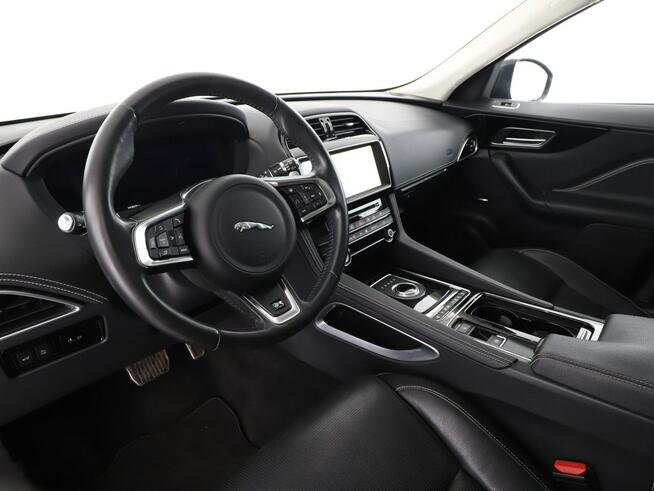 Jaguar F-PACE 25d Automat AWD R-Sport Panorama Navi ACC Grzana Skóra Virtual Kamera