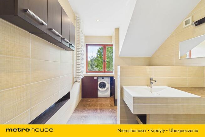 Apartament + 2 garaże i komórka