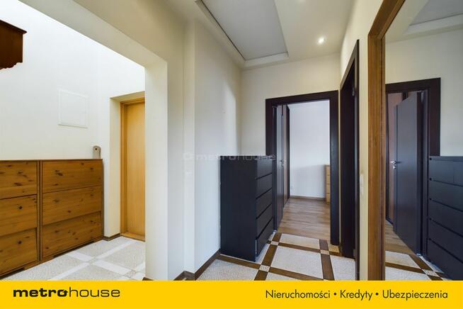 Apartament + 2 garaże i komórka
