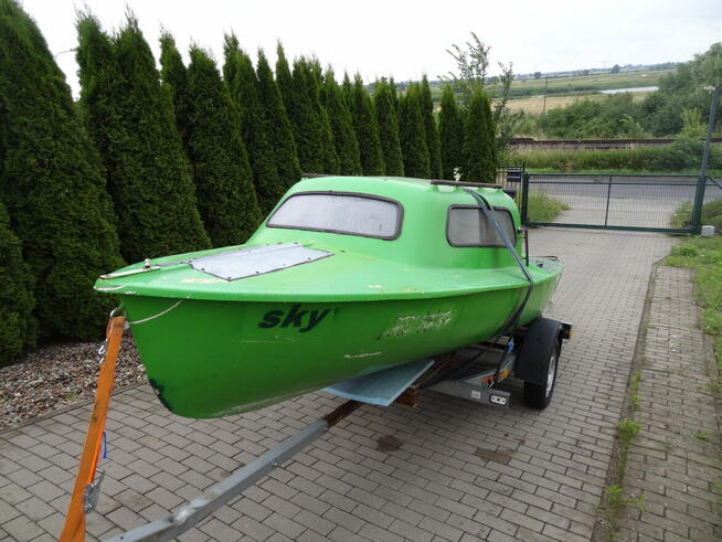 Motorówka kabinowa