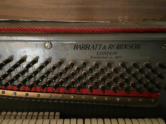 Pianino akustyczne Barratt & Robinson (Londyn) – idealne do