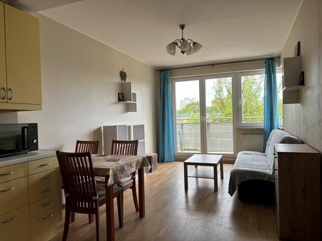 3 pokojowe z dużym balkonem (55,5m2, 2012r)