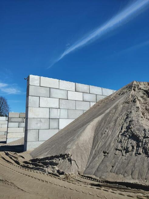silos / ściana działowa / bloczki betonowe