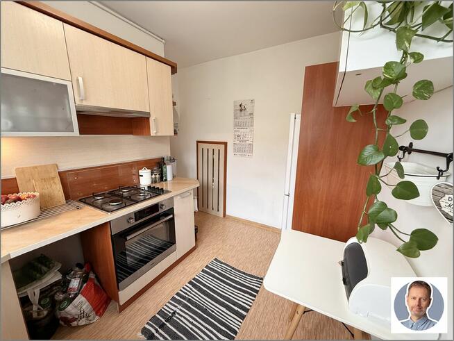 52m z osobną kuchnią. Balkon. 7 min. spacer nad morze.